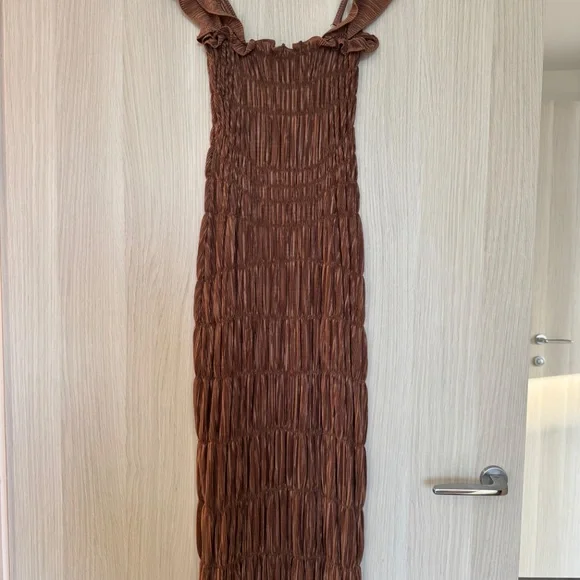 Elegant Brown Midi Dress - Picture 2 of 6